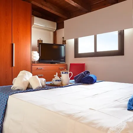 Alsave Casesicule, Sea View With Veranda And Terrace, 50 Mt From The Beach, Wi-fi Apartment